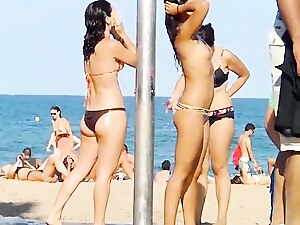 Amateur couple explores public sex on beach, recorded for webcam viewers.